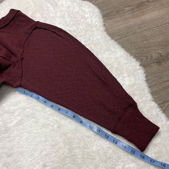 We the Free Sweater Womens XS Red Long Sleeve Og Thermal Pullover - Picture 11 of 11